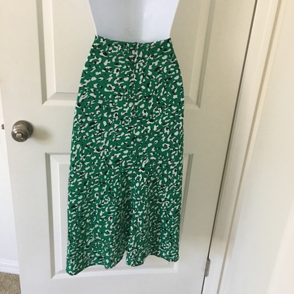 FOREVER 21 Print long Green-White Skirt. Size L - Picture 3 of 4